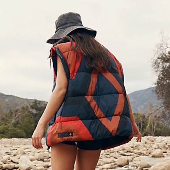 Free People Puffer Vest In a bubble Printed Vest Colorblock Print Size S NWT - Picture 5 of 17